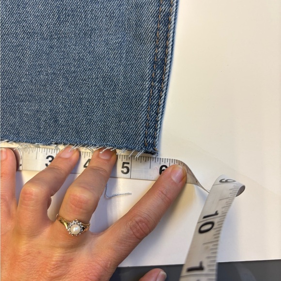Mom Refuge Denim distressed cropped straight leg medium wash denim jeans size 0 - Picture 10 of 15